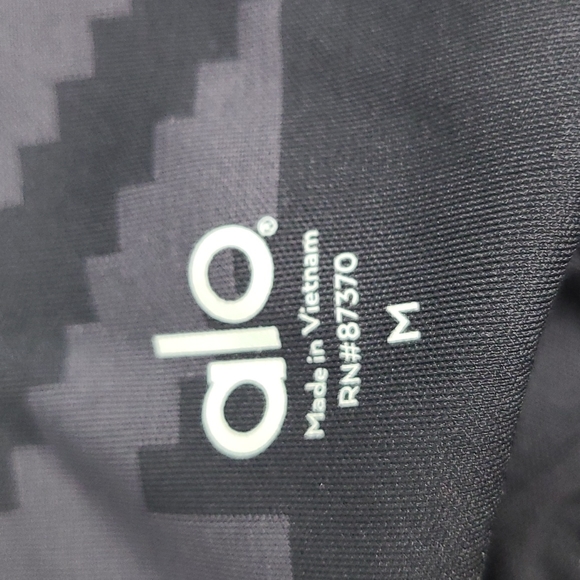 Alo Yoga High-Waisted "Goddess" Cropped Leggings | Black & Charcoal | Medium - Picture 7 of 8